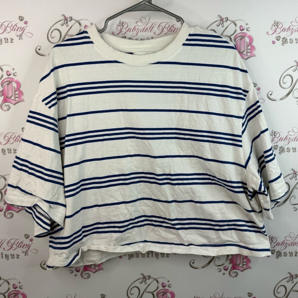 H&M T-shirt cropped style blue Navy and White Striped Short Sleeve Top